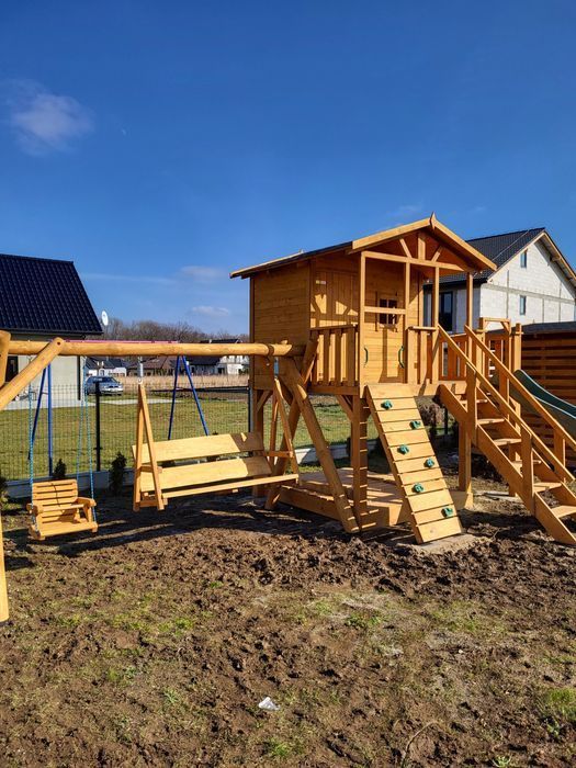 Plac zabaw huśtawki domek dla dzieci