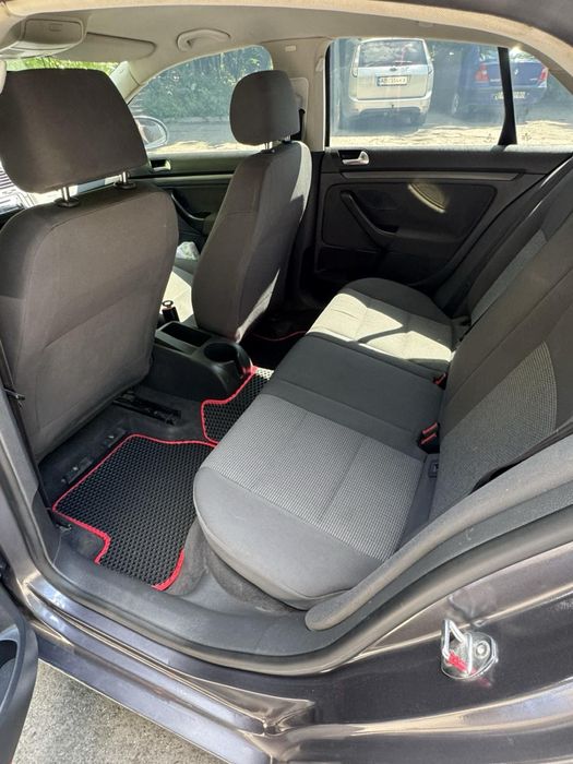 Volkswagen Jetta 5 (2006)