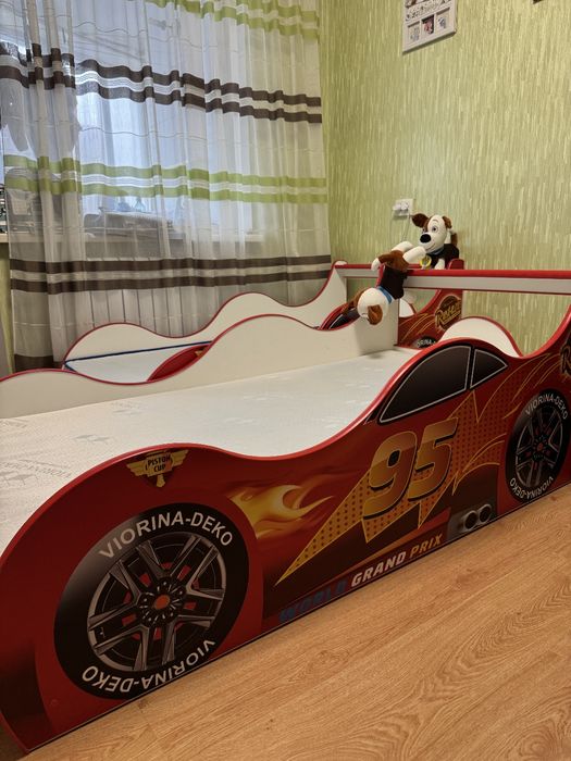 Дитячі ліжка-машинки