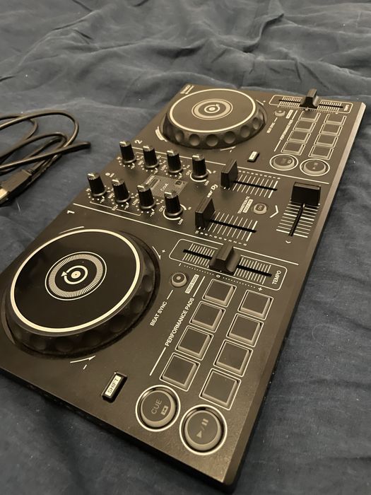 Pioneer ddj 200 (acompanha cabo de alimentacao)