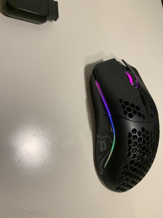 Mouse glorious model O TOTALMENTE NOVO AINDA NA CAIXA
