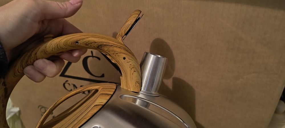 Nowy czajnik stalowy