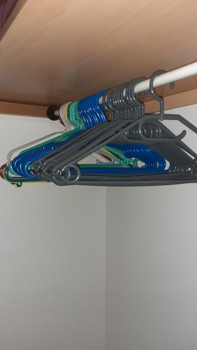 Various Plastic Hangers64285394924035120