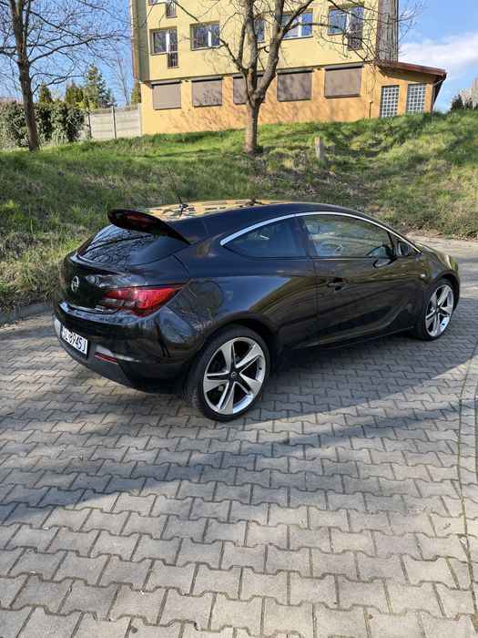 Opel Astra J Gtc 2.0 Cdti 215km