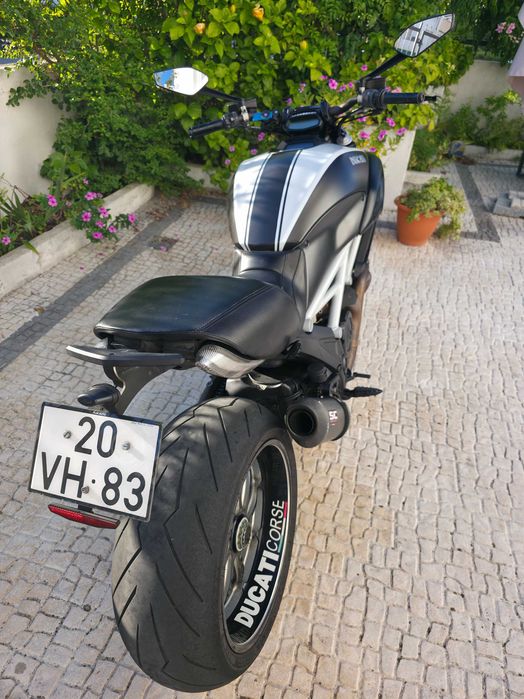 DUCATI DIAVEL 1200 Carbon Edition