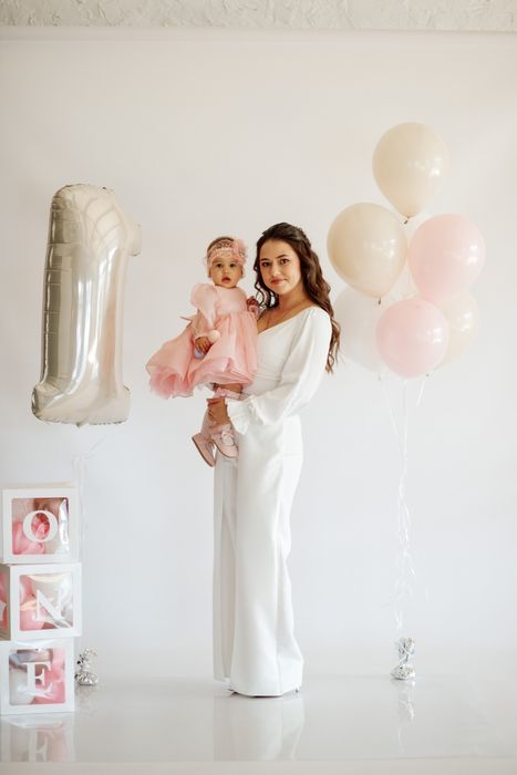 Жіночий білий костюм