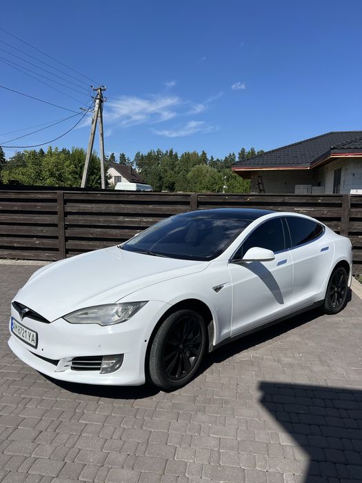 Tesla model s p 85