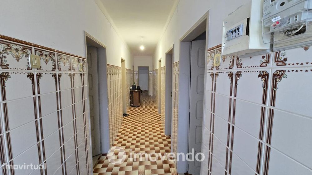 Prédio urbano, com três T4 e garagem, em Asseiceira, Tomar