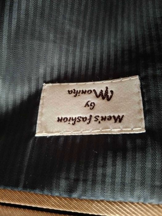 Brązowy garnitur męski