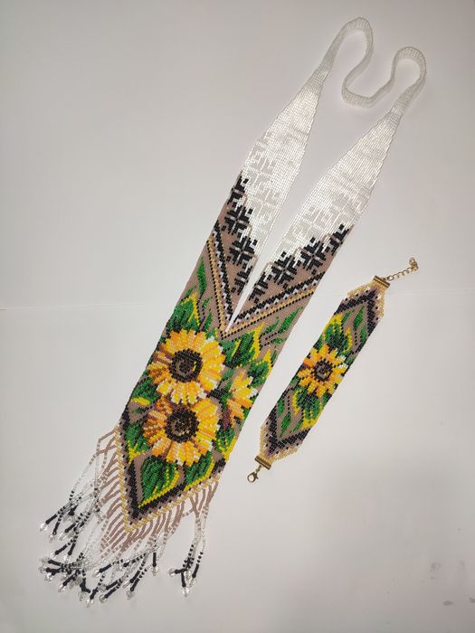 Вироби з бісеру:брошки,гердани