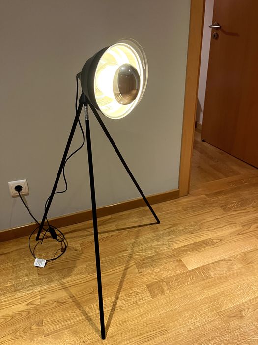 Candeeiro holofote tripé de chão