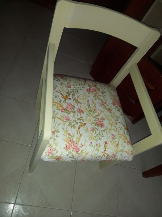 Cadeirão em madeira, renovado.