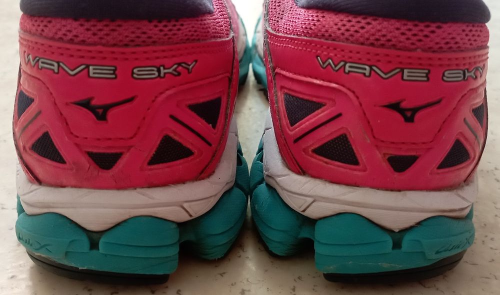 Жіночі кросівки Mizuno Wave Sky Running Shoes - Tough Mudder