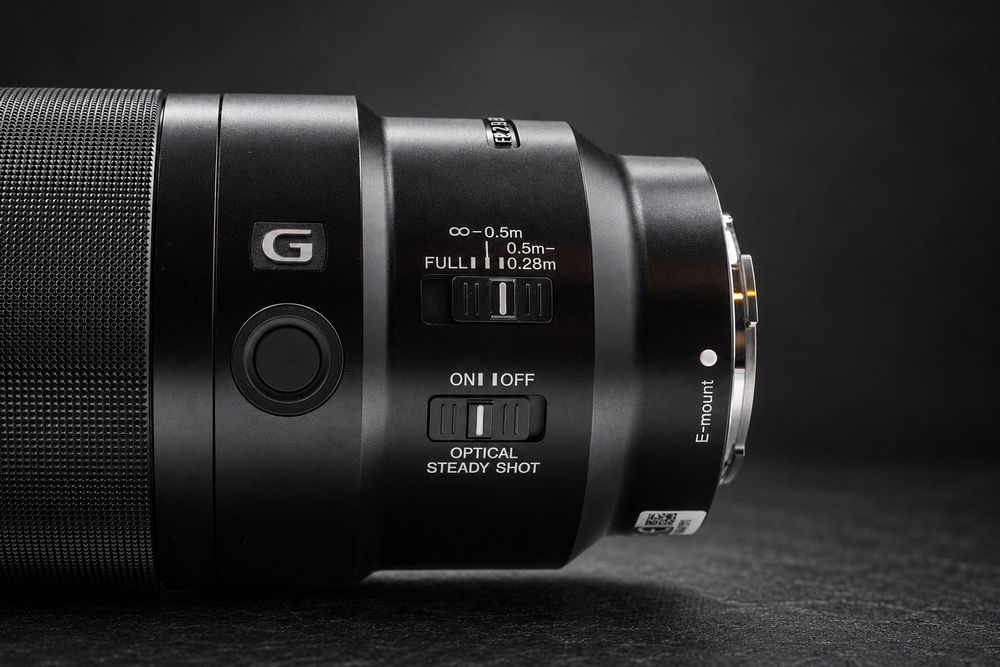 Sony FE 90mm f/2.8 Macro G OSS — 1:1 | Full-Frame | Excelente Estado