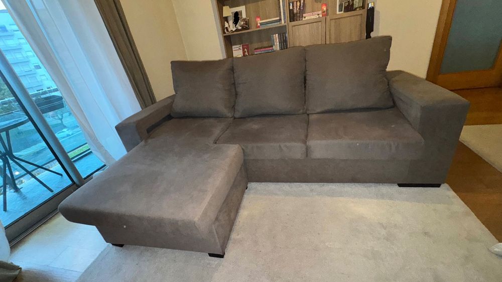 Sofá com chaise lounge