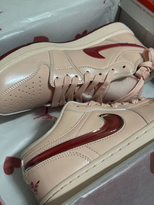 Оригінал Nike Air Jordan 1 Low sneakers in light orange and pink