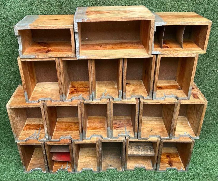 Gavetas antigas, caixas dispensadoras em madeira, 65 unidades