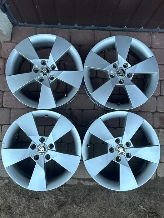 Felgi aluminiowe SKODA 17" 5x112 7Jx17 H2 ET49 DENOM Octavia Superb