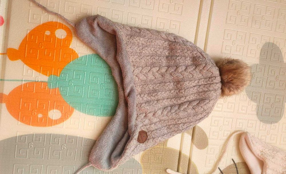 Зимові шапки (3 шт) на 4-8 років для дівчинки