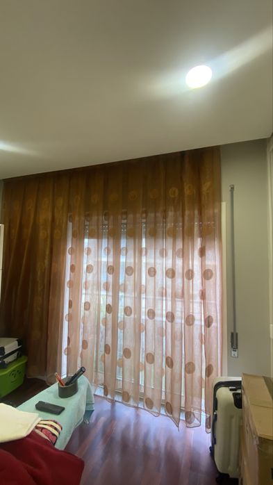 Três Cortinas Castanhas de Organza – Muito Modernas!