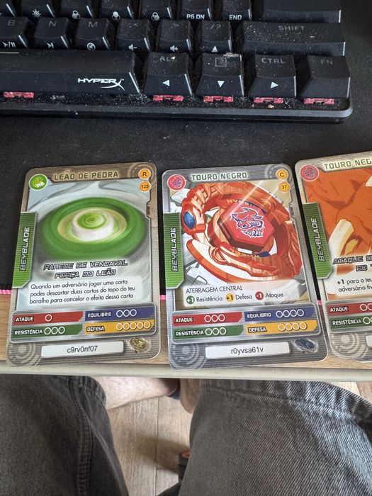 Cartas beyblade battle card collection em excelente estado