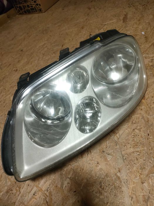 Lampa lewa przód VW Touran I 2003 - 2010
