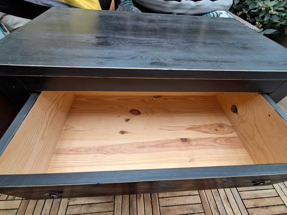 Drewniana, czarna komoda