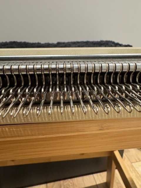 Maszyna dziewiarska jednopłytowa