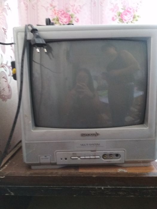 Телевізор SHARP працює