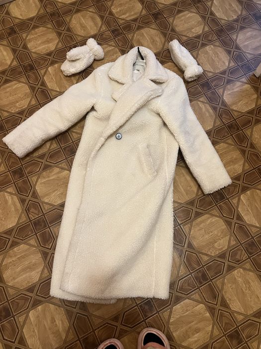 Белая шуба- барашек с варежками