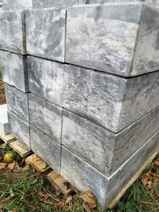 Bloczek ogrodzeniowy