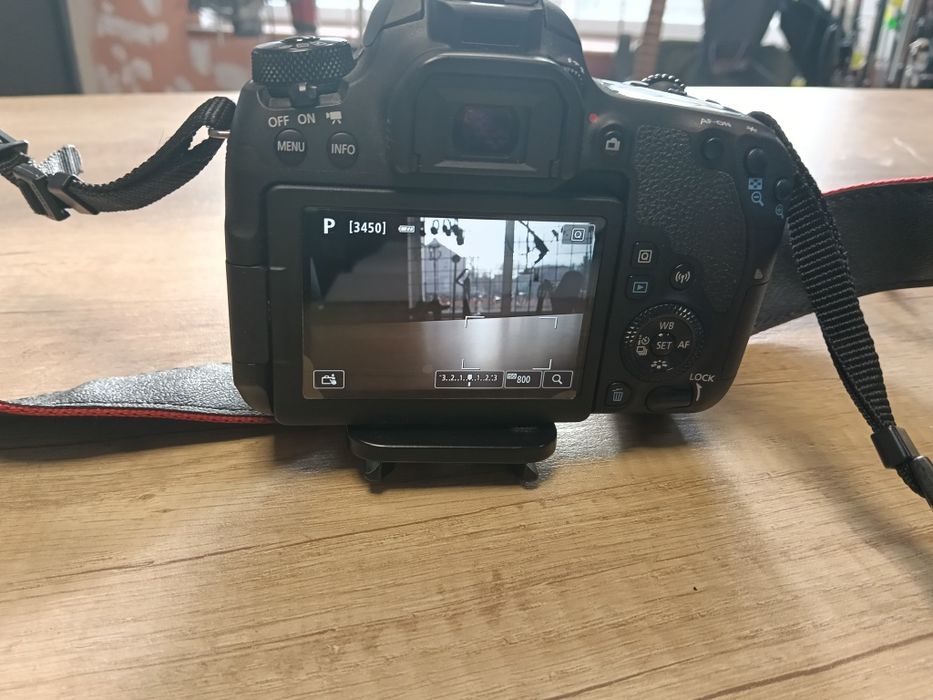 Canon EOS 77D + obiektyw Tamron 18-200mm + akcesoria