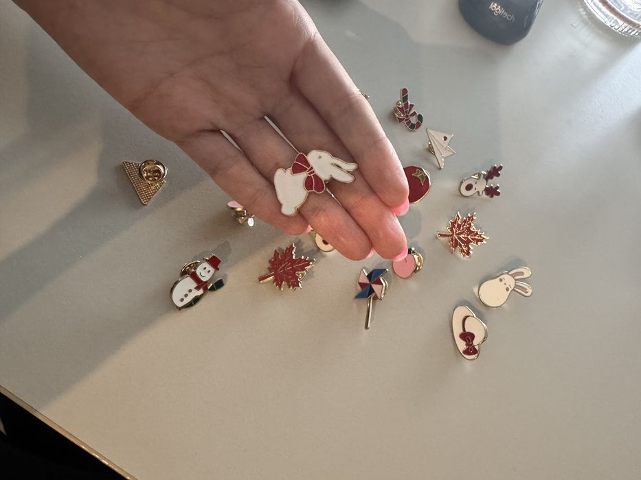 Przypinki komplet 20szt