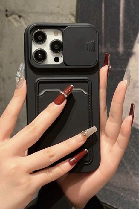 Vendo 4 capas para iPhone 15 Pro - NOVAS