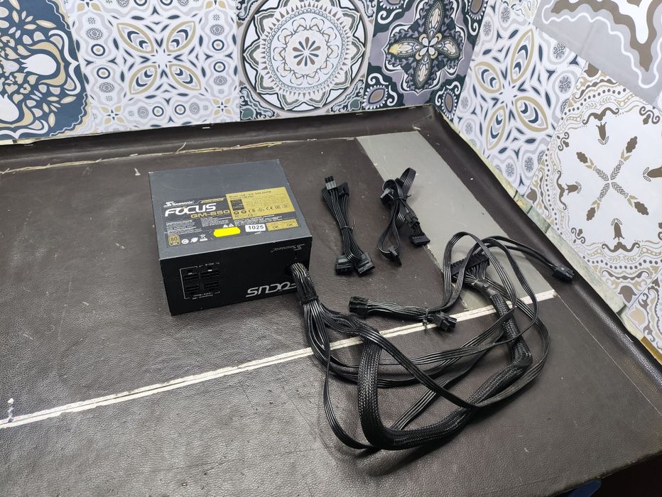 Блок питания живлення Seasonic FOCUS

SSR-650FM 650W 80 PLUS GOLD