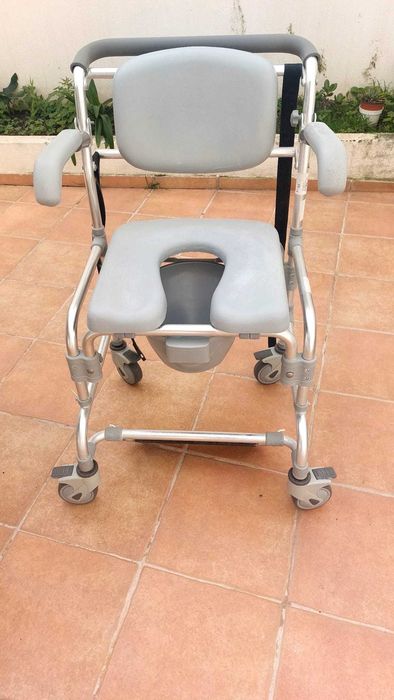 Cadeira sanitária de banho