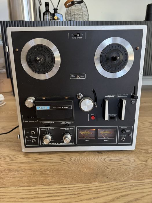 Magnetofon szpulowy Akai 1721W