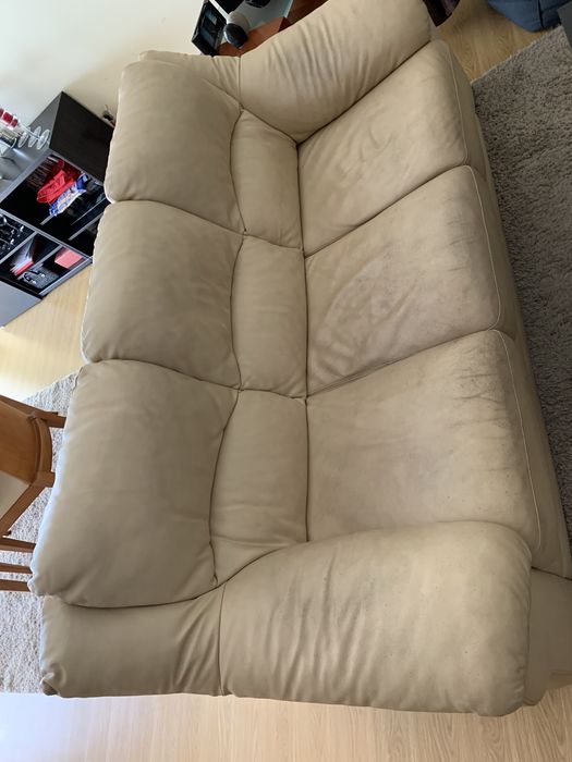 Sofa em pele + 2 pufs em pele. Oferta capa de sofa