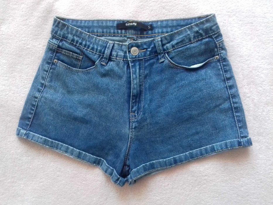 Jasne jeansowe spodenki Sinsay