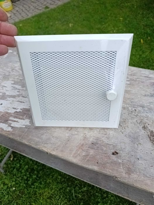 kratki wentylacyjne regulowana biała, brąz