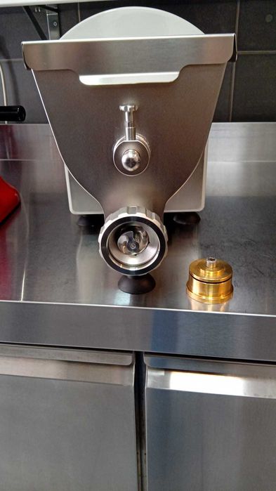 Maquina eléctrica para massas fresca - 5 kg/h - 250 watts GGM Gastro