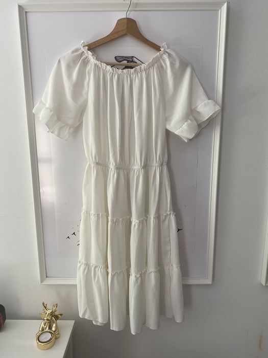 Biała hiszpanka z falbankami