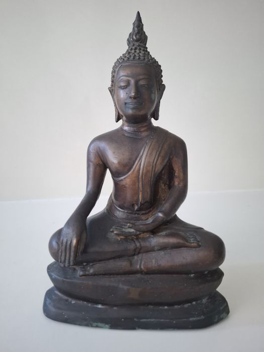 Estatua buda tailandesa Shakyamuni