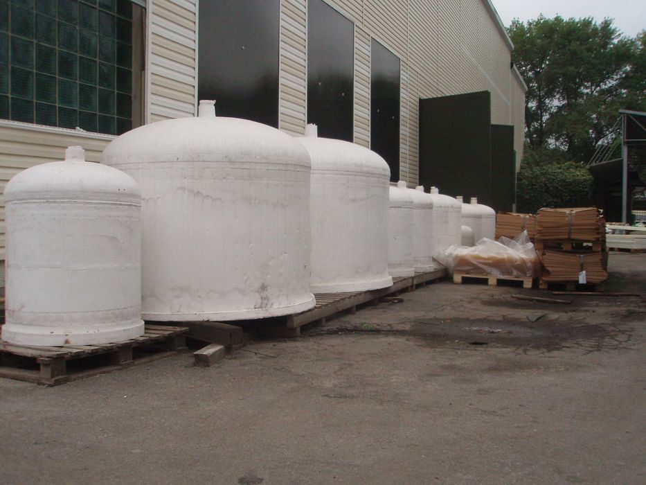 Фторопластовые (тефлоновые) емкости объемом 400л и 2000л