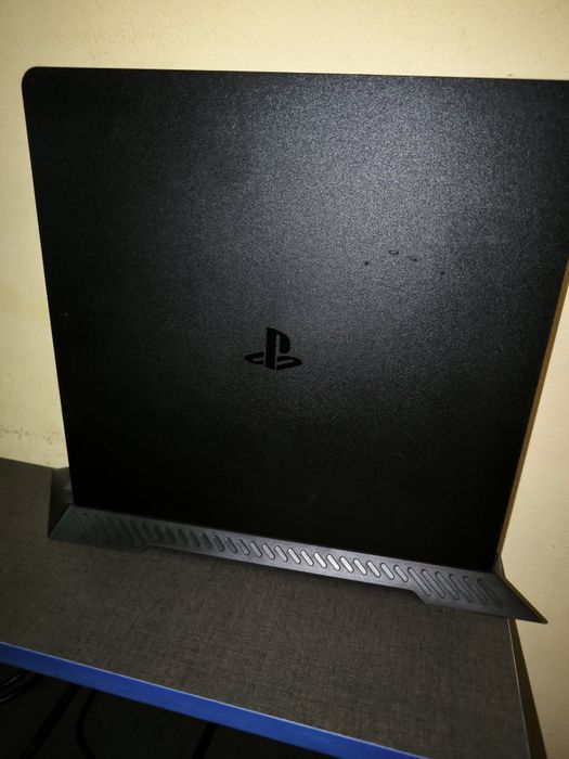 Ps4 com 1tb em ótimo estado