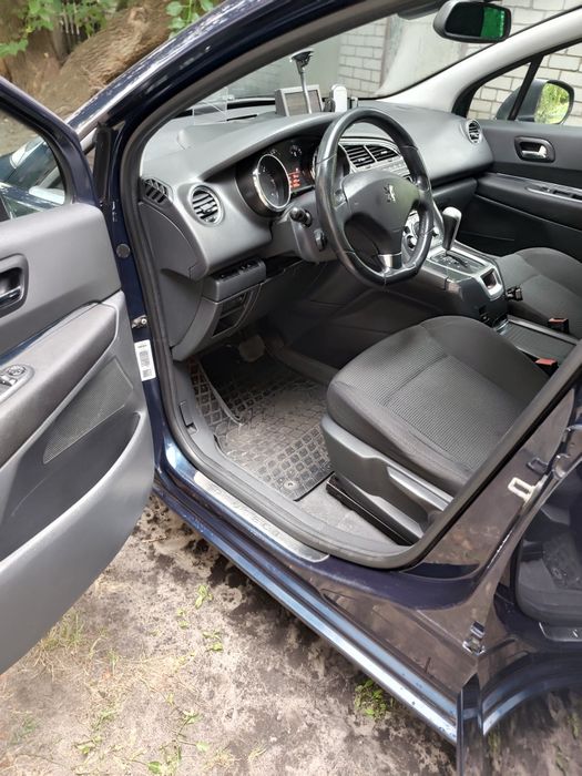 продам Peugeot 5008 7 місць 2010 року автомат