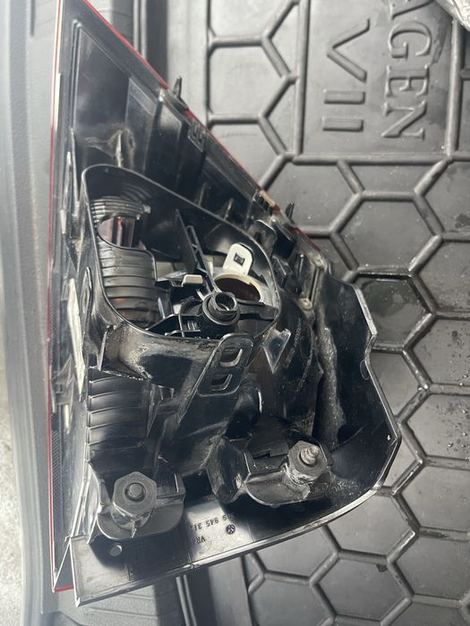 Продам фару задню праву на гольф 7 універсал 2015 року