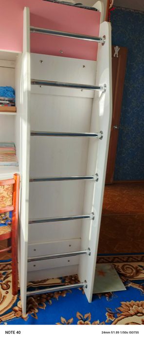 Продается кровать, 2м матрас идёт с кроватью вместе. Пишите