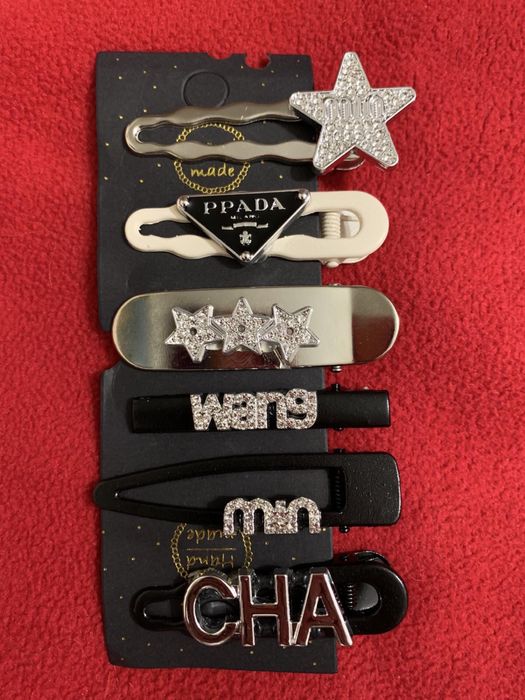 Набір брендових заколок