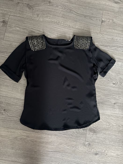 Блуза с акцентными плечами  Италия